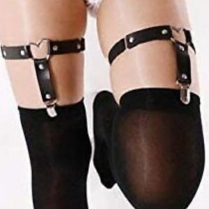 PU LEATHER THIGH GARDERS (2 PIECES)
